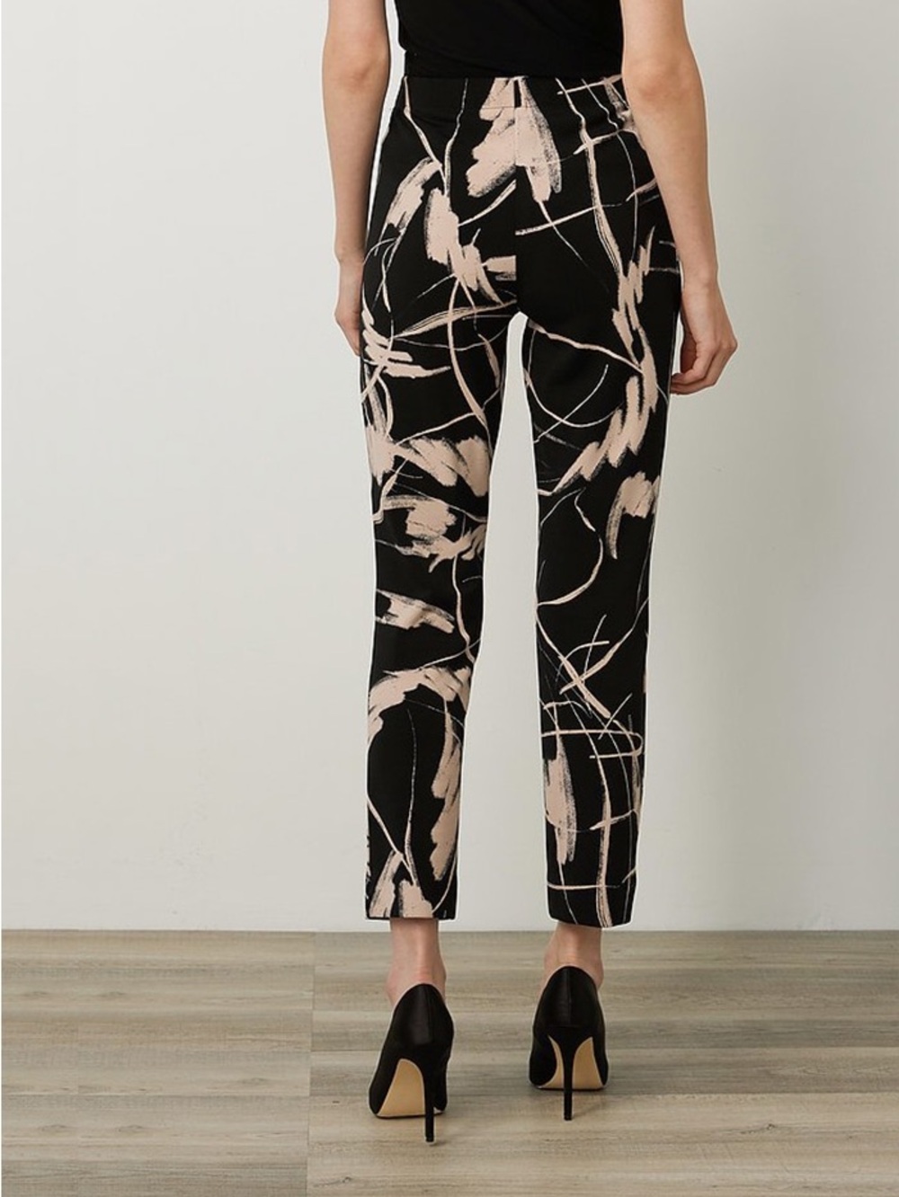 Joseph Ribkoff Abstract Brushstroke Cropped Pants Black Sand 14 Pull On Elastic - Picture 2 of 10